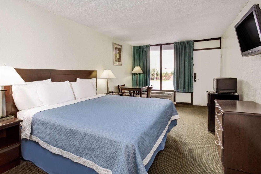 Days Inn by Wyndham Kissimmee FL Image 16