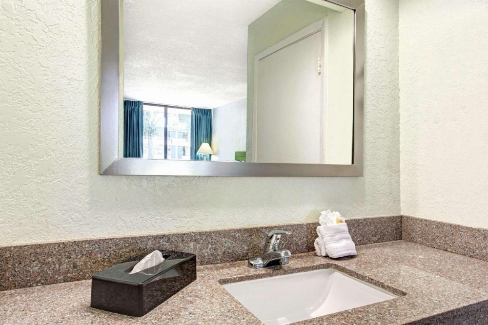 Days Inn by Wyndham Kissimmee FL Image 18